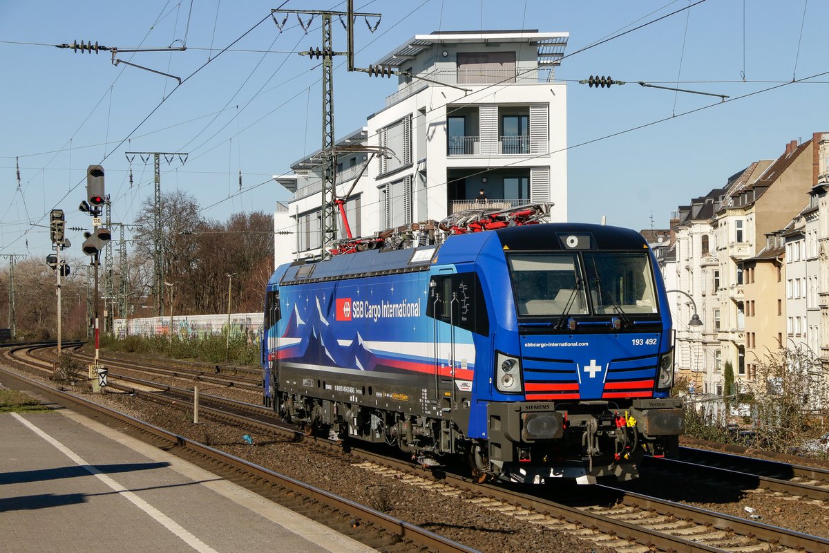 193 492 Hupac Vectron in Köln Süd, am 24.02.2019.