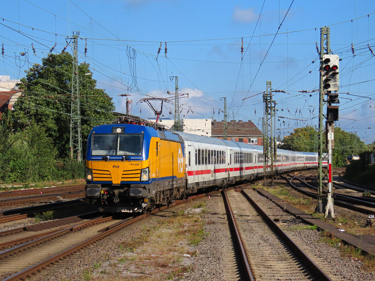 193 500 fährt mit einem IC aus Berlin in Münster Hbf ein. September 2024