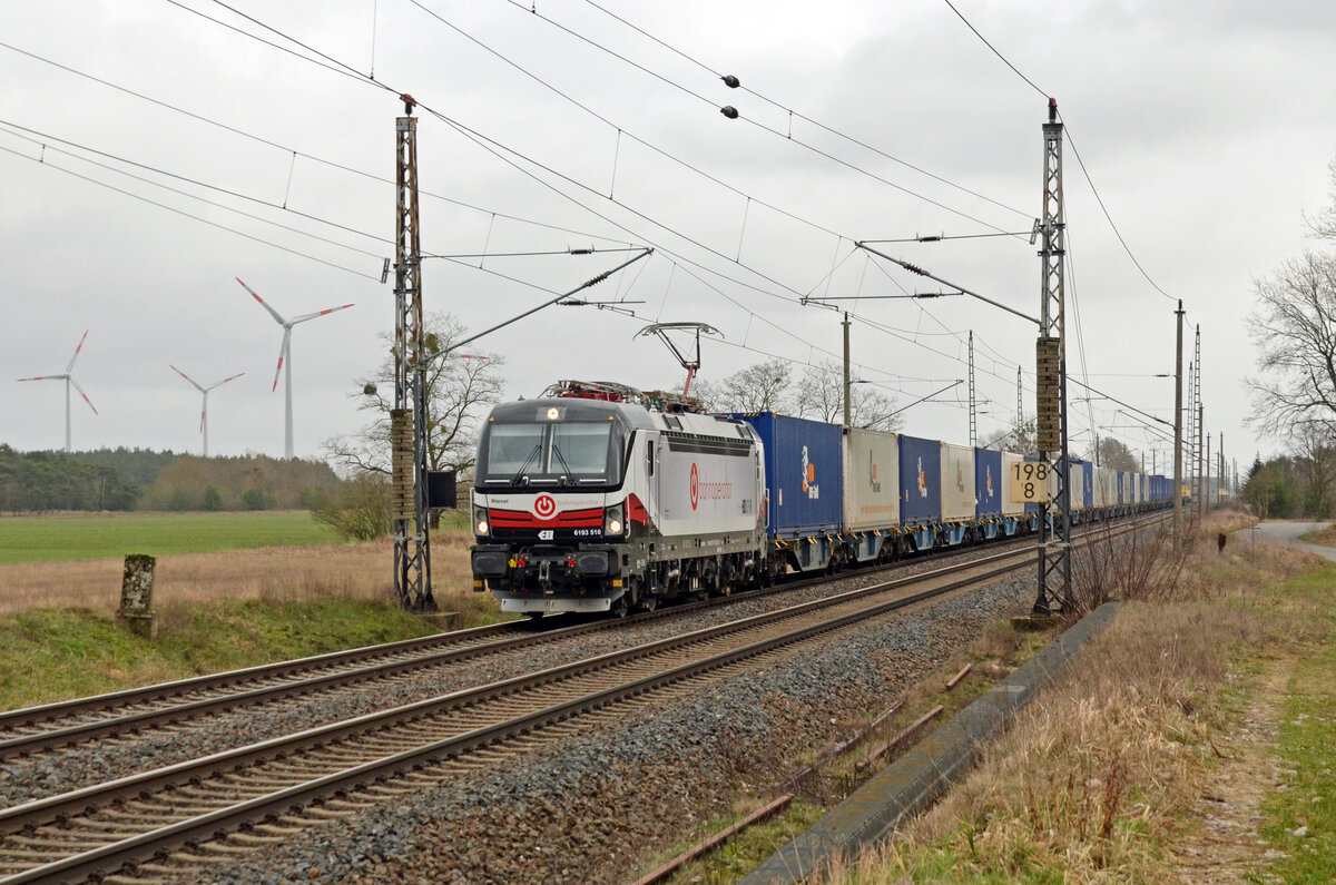 193 510 des Vermieters bahnoperator Polska führte am 20.02.24 für ihren Mieter LTE einen Containerzug des polnischen Logistikers Loco Transsped durch Wittenberg-Labetz Richtung Dessau.