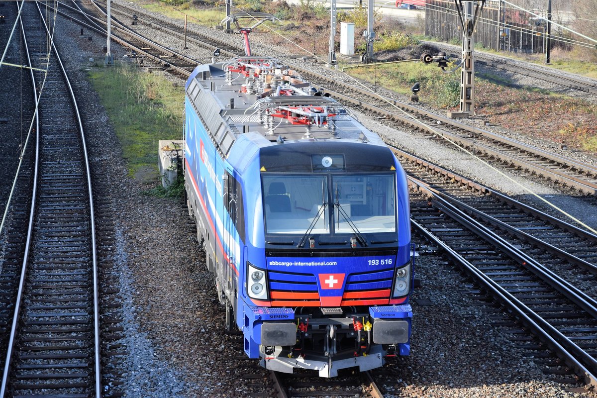 193 516  Aare  von SBB Cargo International, abgestellt in Basel RB am 18.12.2019.