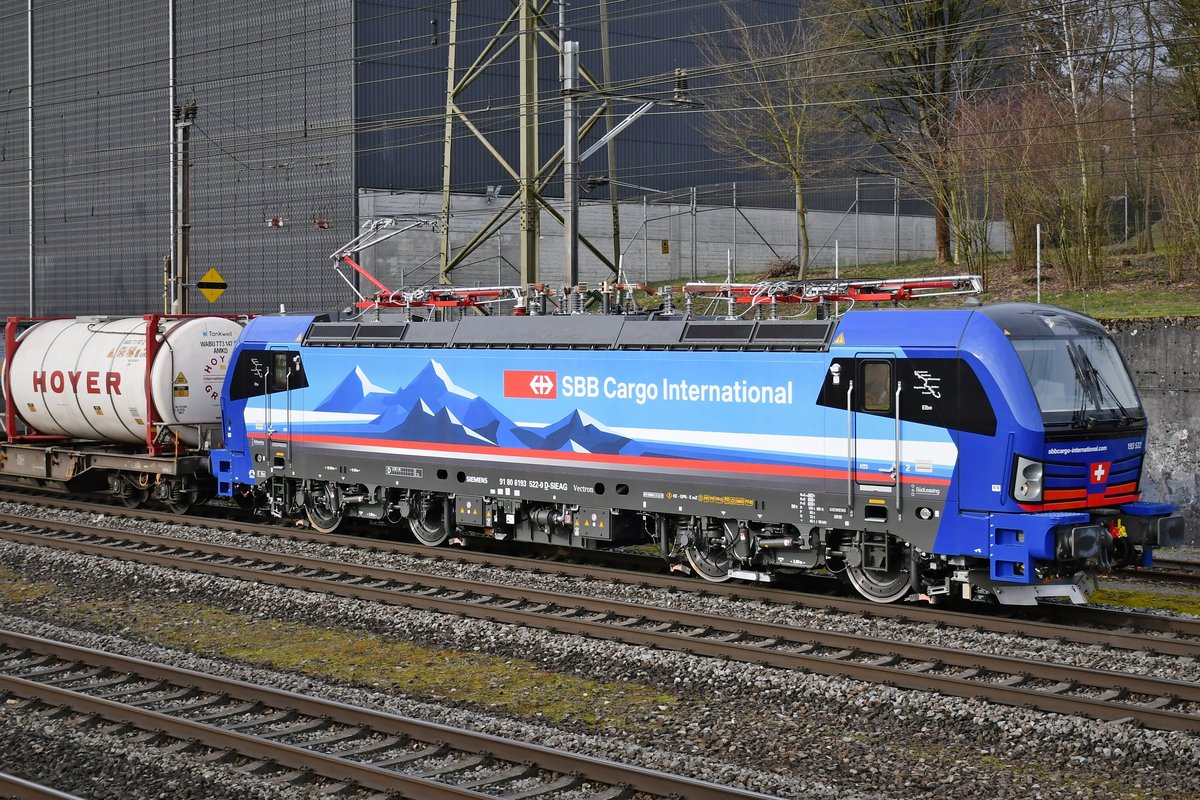 193 522  Elbe  auf dem Weg in Richtung Basel bei Othmarsingen (CH) am 25.02.2020