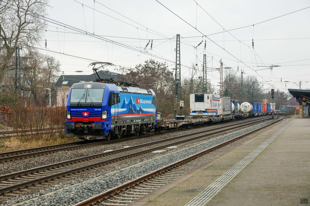 193 526 SBB Cargo International mit KLV in Hilden, Januar 2023.