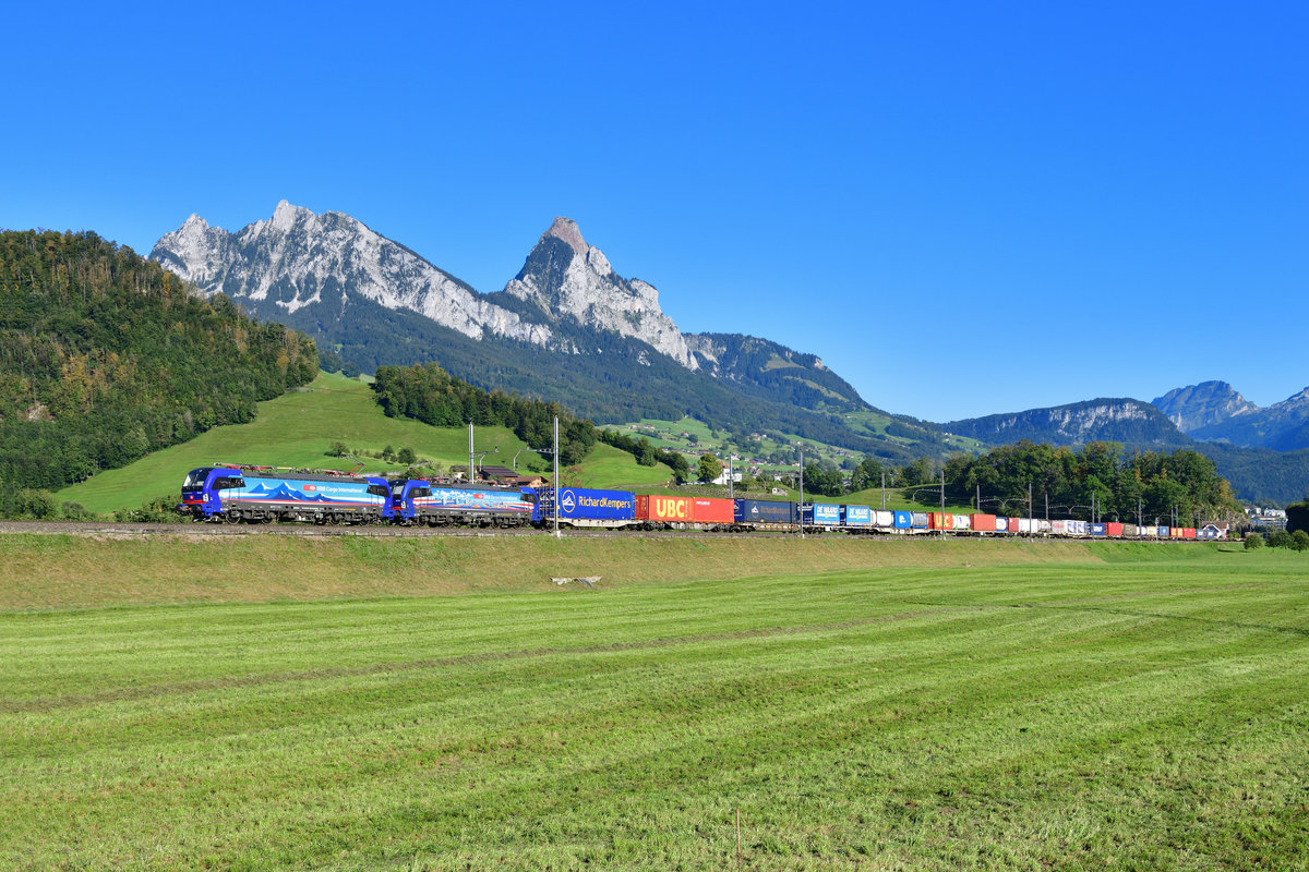 193 534 + 193 525 mit einem KLV am 04.09.2020 bei Steinen.