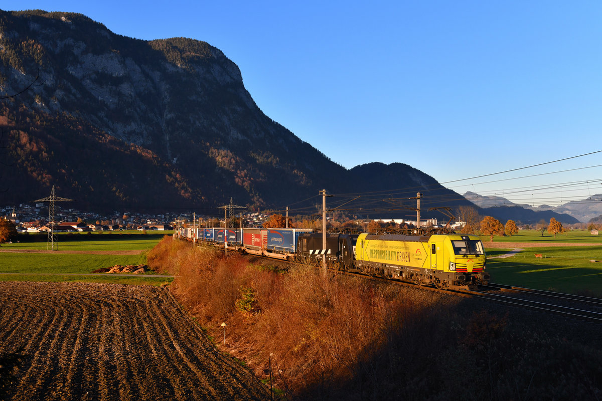 193 553 + 189 995 mit TEC 43109 am 10.11.2018 bei Kirchbichl. 