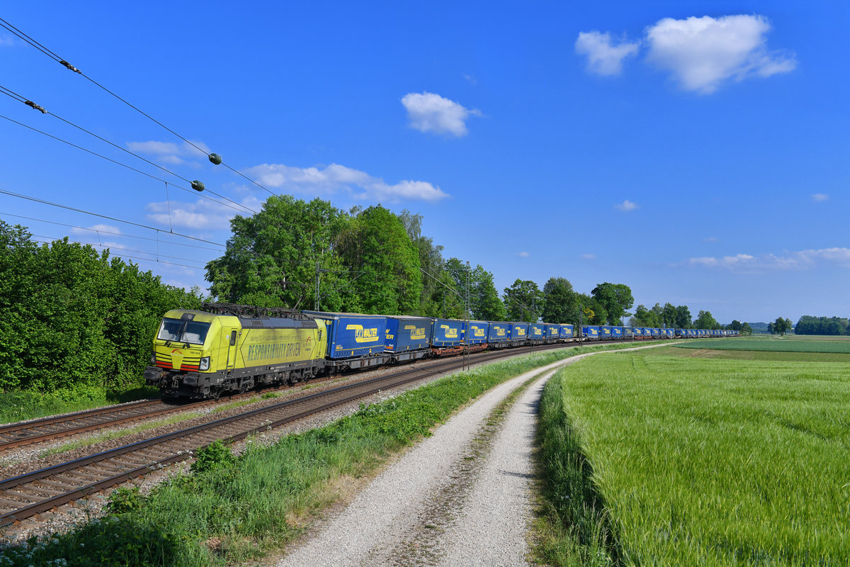 193 553 mit DGS 43946 am 11.05.2018 bei Langenisarhofen.