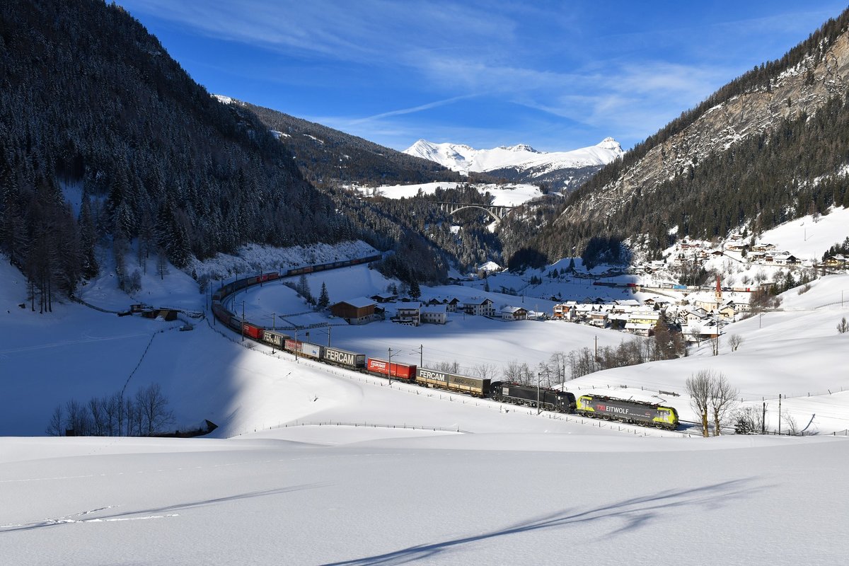 193 554 + 193 6xx mit TEC 43156 am 24.01.2018 bei St. Jodok am Brenner.
