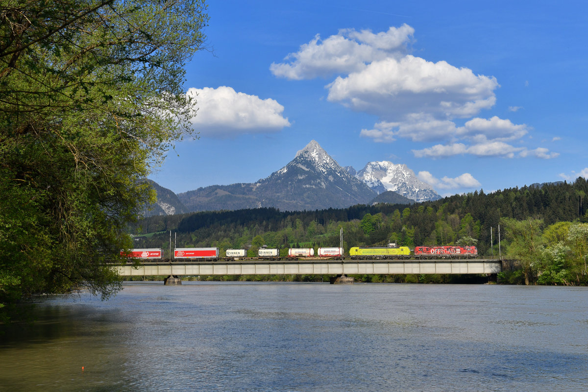 193 555 + 193 552 mit TEC 43155 am 21.04.2018 bei Kirchbichl. 