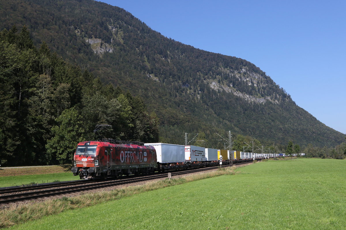 193 555  Offroad  auf dem Weg zum Brenner. Aufgenommen am 15. September 2020 bei Niederaudorf im Inntal.