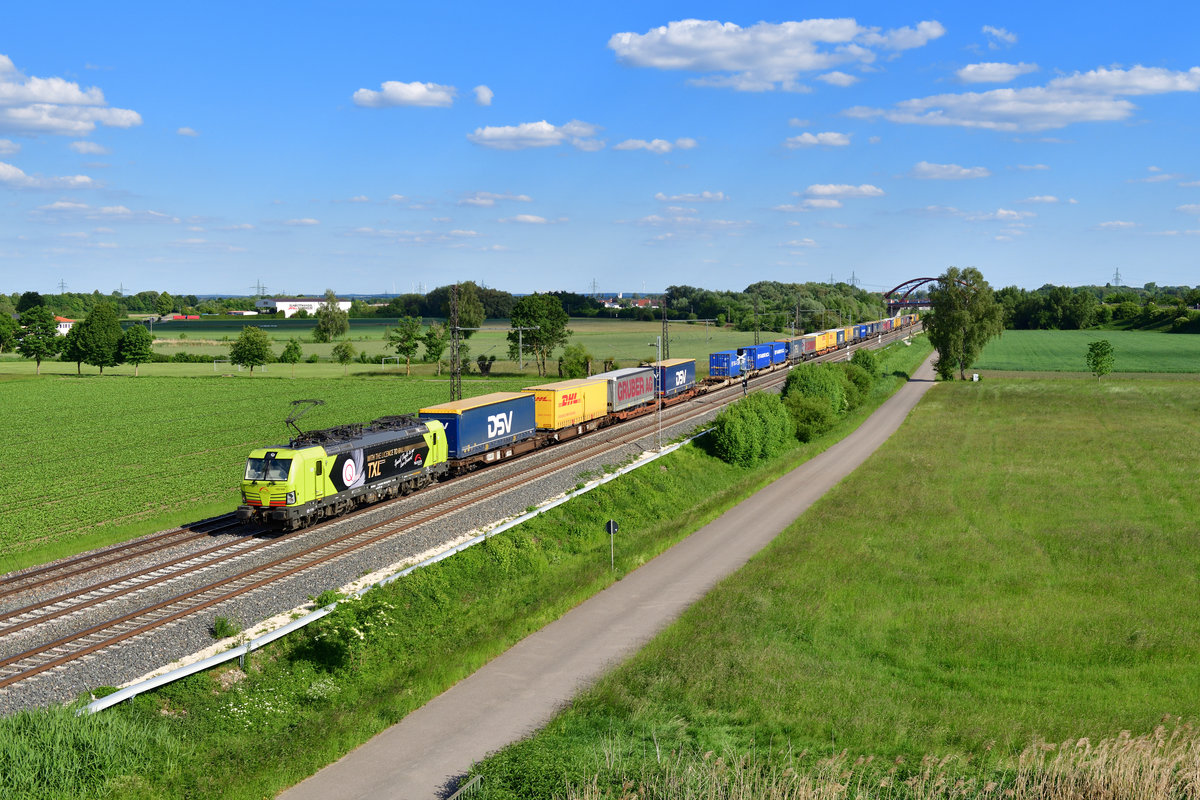 193 556 mit DGS 43140 am 27.05.2020 bei Donauwörth.