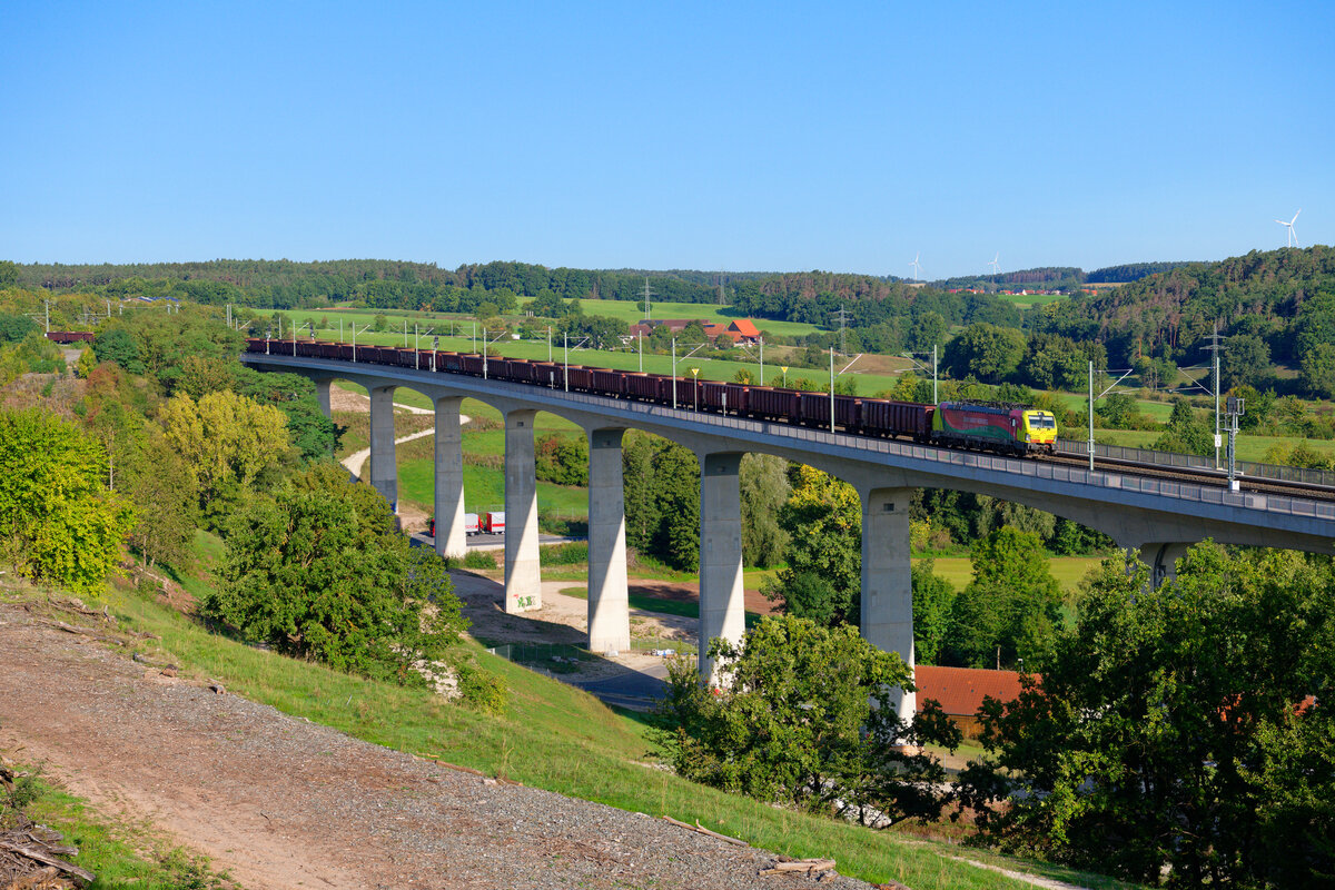 193 557 ATLU/TXL  Our daily heroes  mit einem E-Wagenzug bei Emskirchen Richtung Nürnberg, 19.09.2020