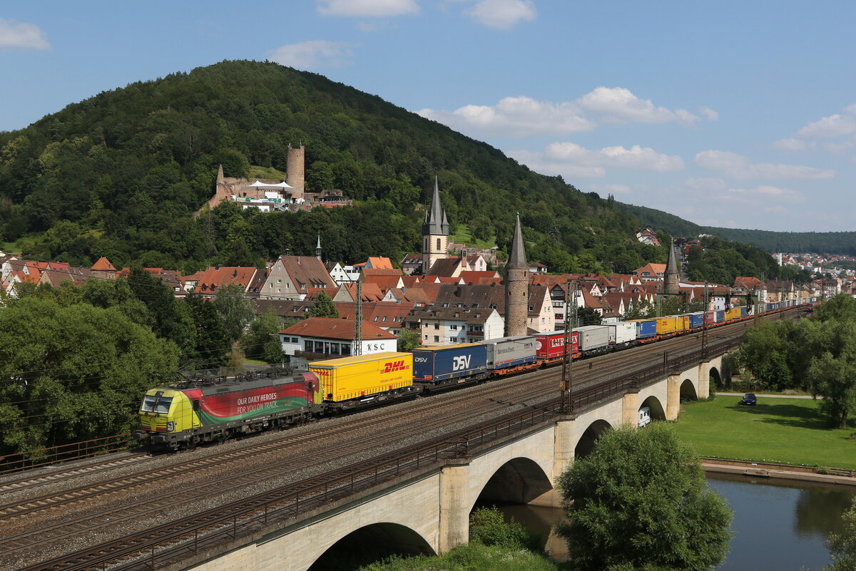 193 557  Our daily Hereos  mit einem  KLV  am 23. Juli 2021 bei Gemünden.