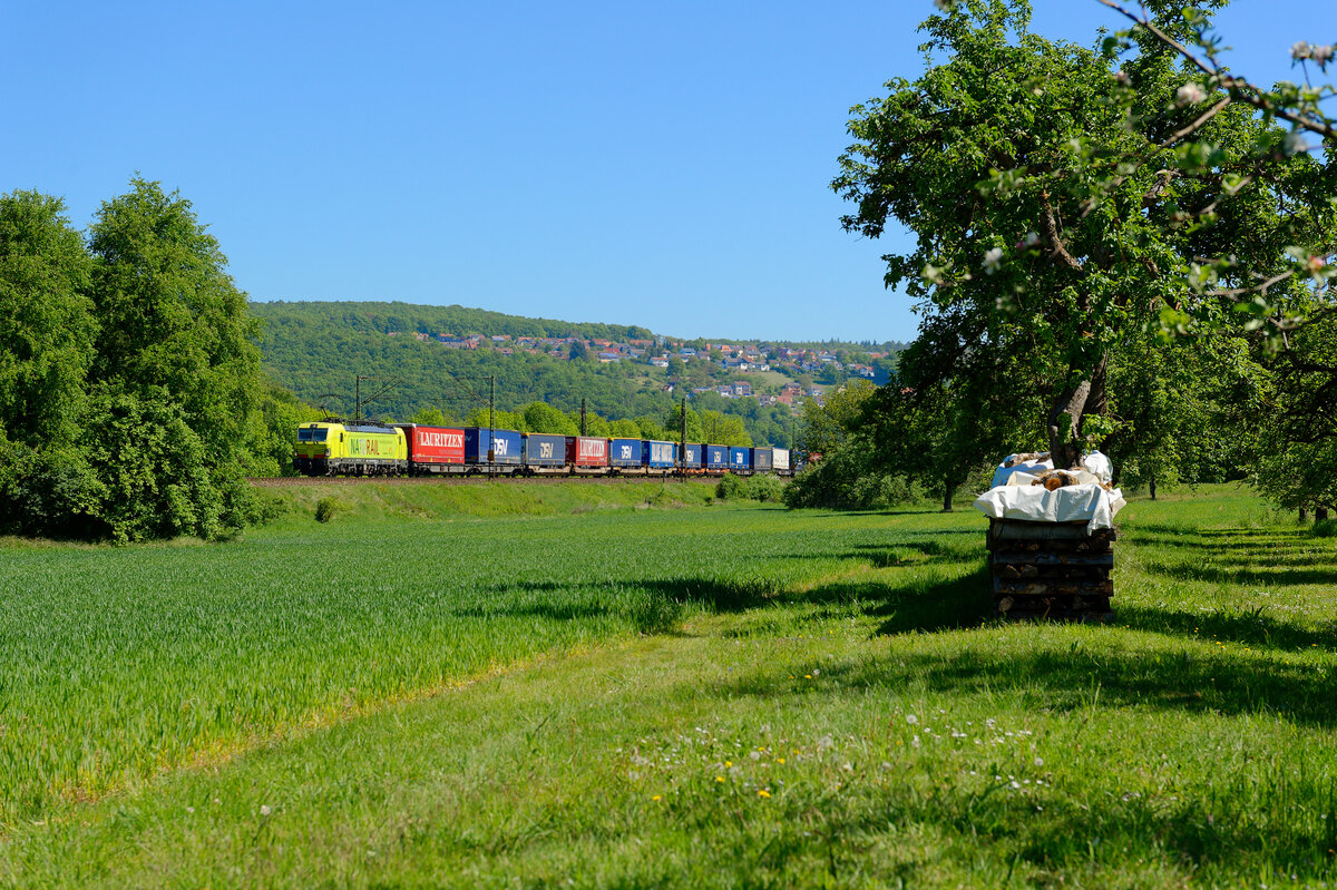 193 559 ATLU/TXL  Naturrail  mit einem KLV-Zug bei Wernfeld Richtung Würzburg, 07.05.2020