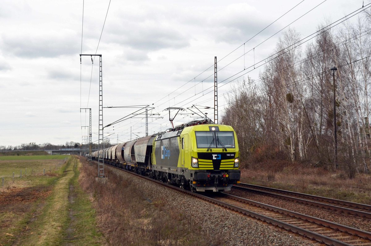 193 588, welche von der CD Cargo angemietet ist, schleppte am 20.03.21 einen Transcereal durch Wittenberg-Labetz Richtung Falkenberg(E). Der Zug hatte die Tschechei als Ziel.