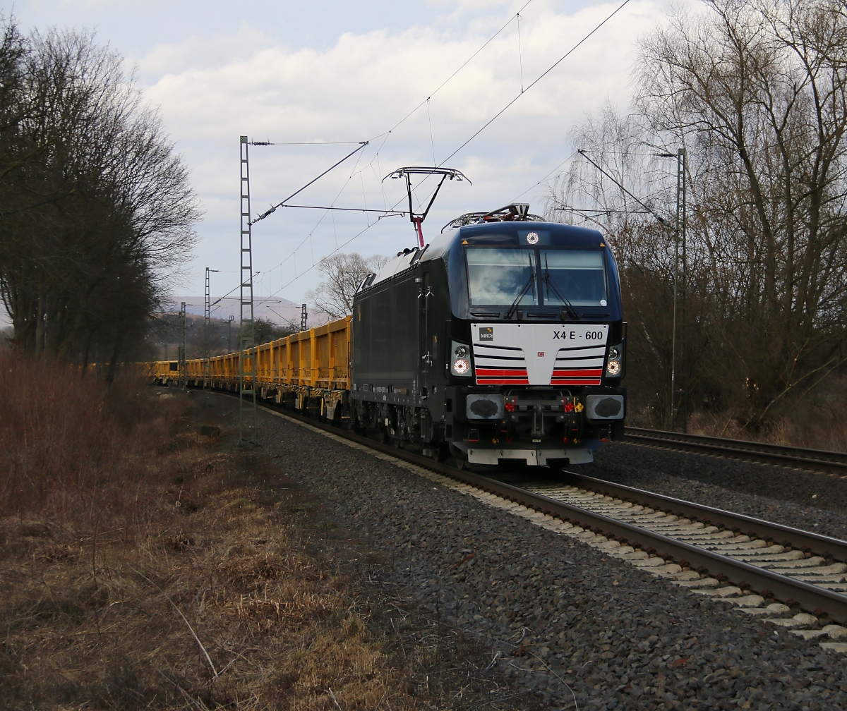 193 600 mit S21-Abraumzug in Fahrtrichtung Süden. Aufgenommen in Wehretal-Reichensachsen am 03.03.2015.