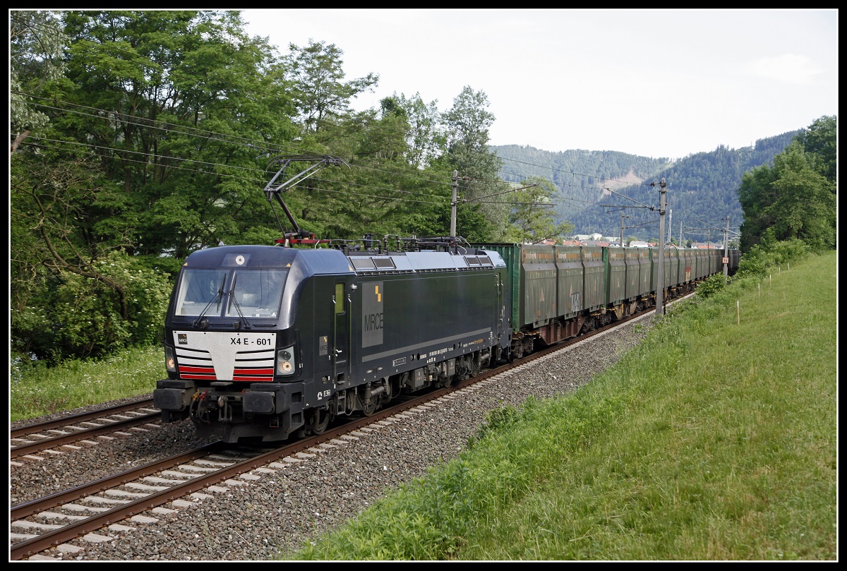 193 601 mit Güterzug bei Pernegg am 17.06.2019.