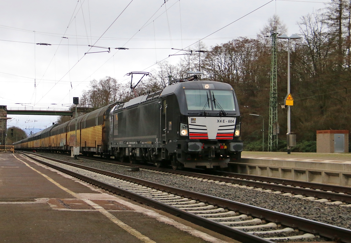 193 604 mit geschlossenen ARS-Autotransportwagen in Fahrtrichtung Norden. Aufgenommen am 30.01.2016 in Eichenberg.
