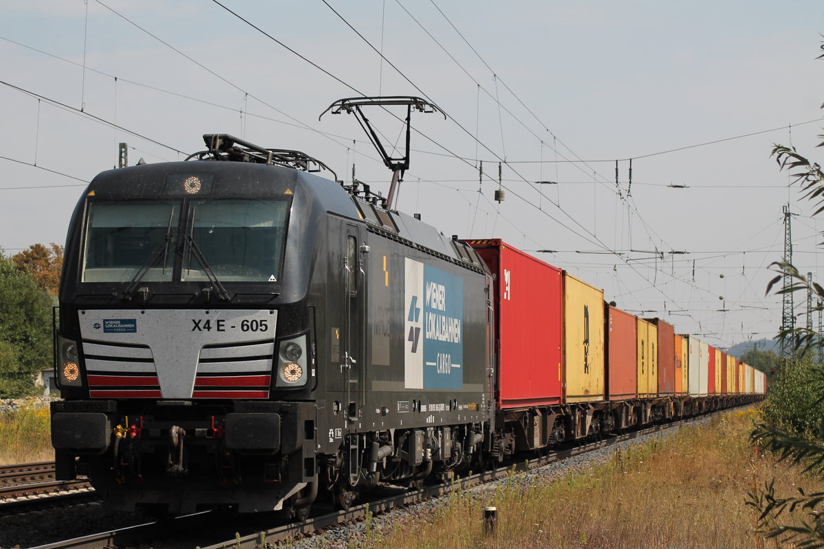 193 605 am 09.08.2018 mit einem Containerzug in Eichenberg.
