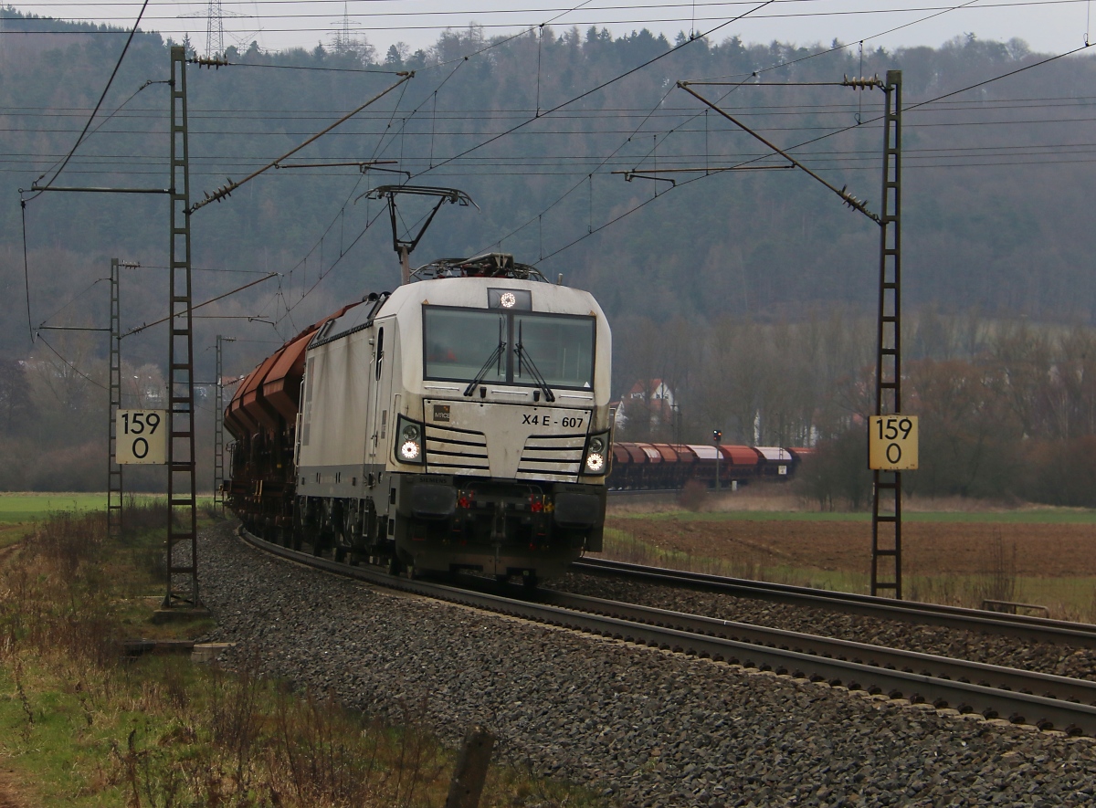193 607 mit Kalizug in Fahrtrichtung Süden. Aufgenommen am 11.03.2016 zwischen Mecklar und Ludwigsau-Friedlos.