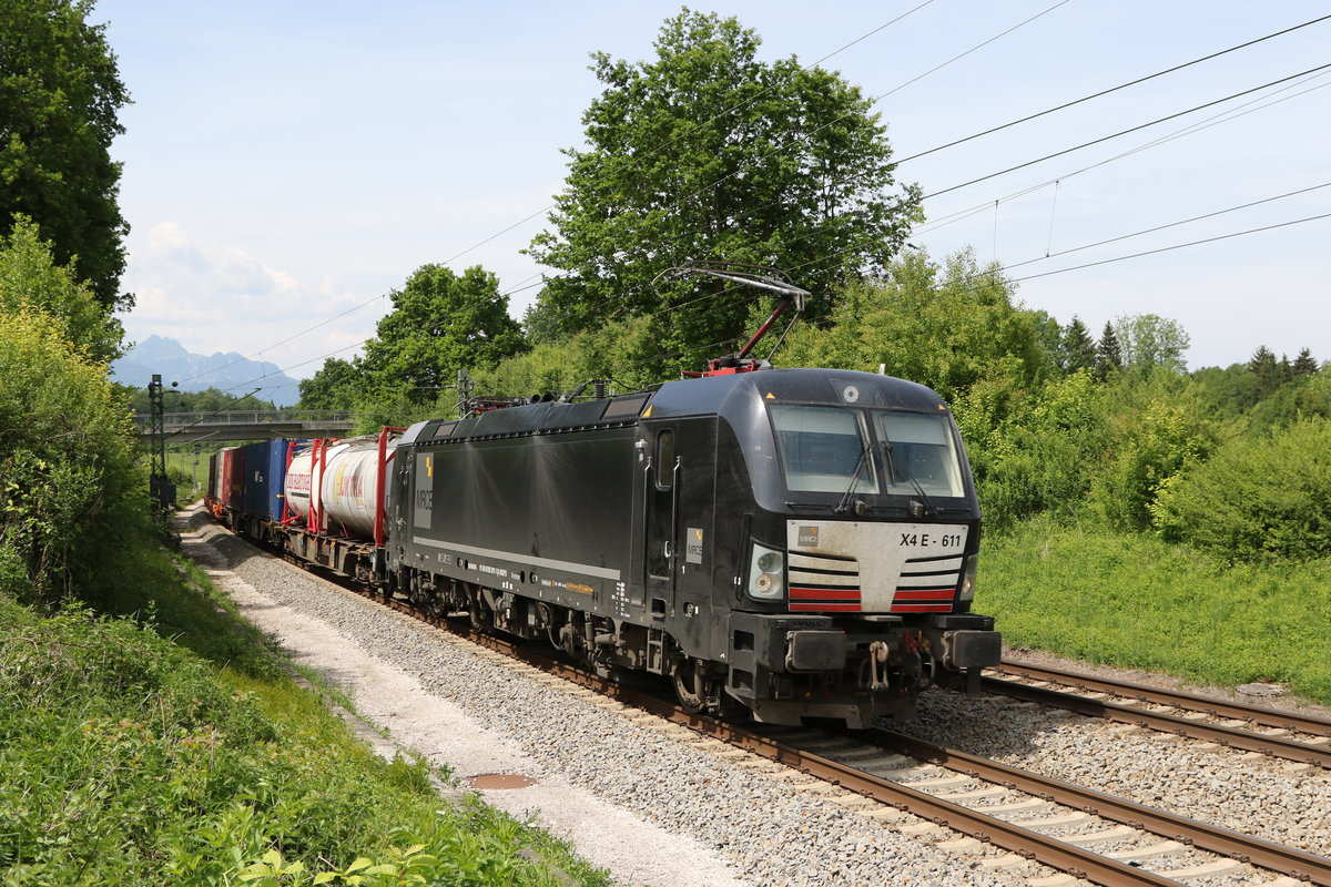 193 611 mit einem  KLV  aus München kommend am 22. Mai 2020 bei Grabenstätt.