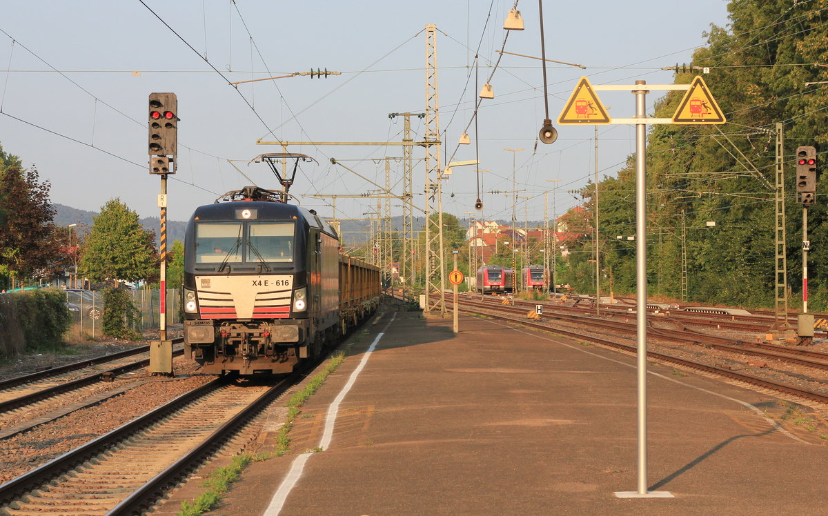 193 616 mit leerem S-12-Aushubzug am 28.08.2018 im Bahnhof Backnang in Richtung Marbach fahrend. 