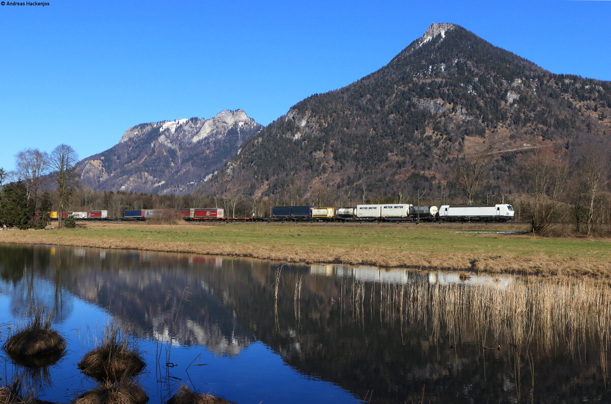 193 617-8 mit dem DGS 43101 (Wanne Eickel - Verona Quandrante) bei Niederaudorf 12.2.22