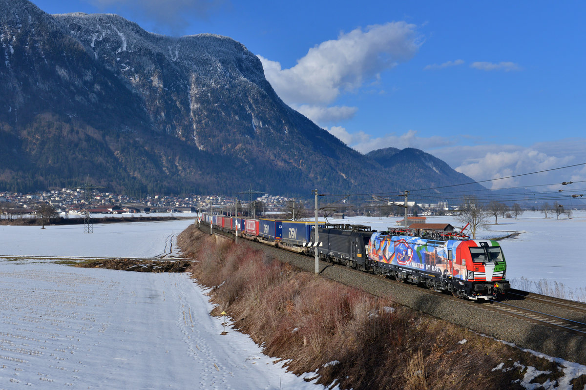 193 640 + 189 932 mit DGS 40561 am 18.02.2017 bei Kirchbichl. 