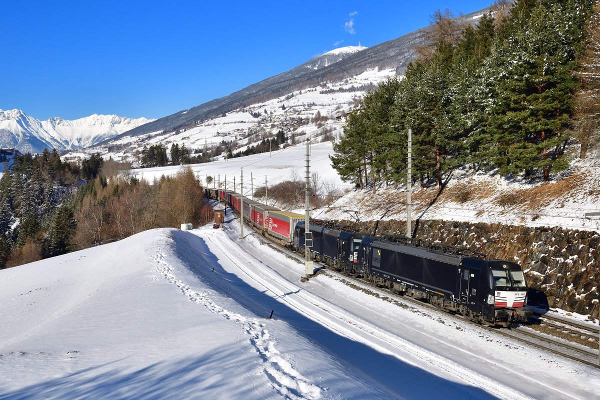 193 660 + 193 644 mit einem KLV am 06.02.2020 bei Mühlbachl.