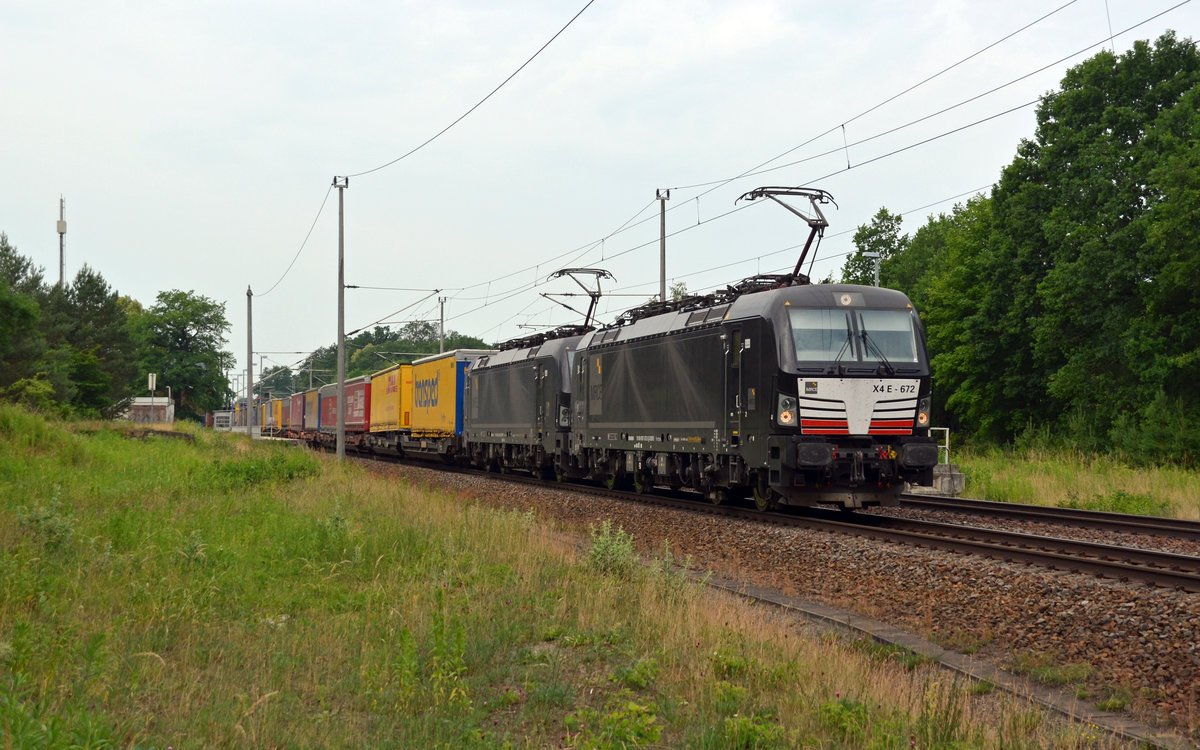 193 672 und 193 669 schleppten am 10.06.18 einen KLV-Zug für TX Logistik durch Burgkemnitz Richtung Wittenberg. Das Ziel des Zuges ist der Rostocker Hafen.