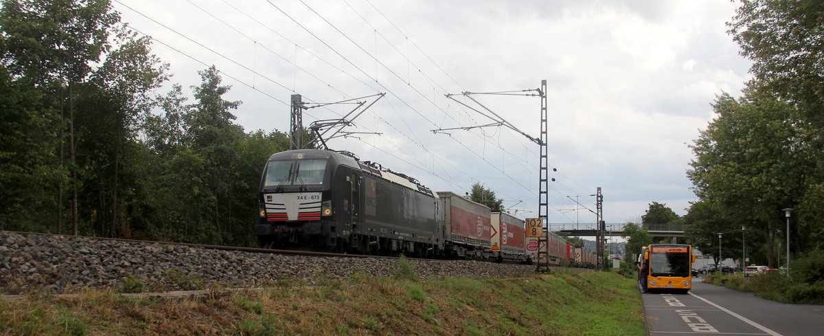 193 673-1 von BahnLogistik/TXL kommt mit einem KLV-Zug aus  München-Laim-Rbf(D) nach Köln-Eifeltor(D) und fährt durch Bad-Honnef am Rhein in Richtung Köln. 
Aufgenommen auf der Rechten Rheinstrecke in Bad-Honnef(am Rhein).
Bei Sommerwetter am Nachmittag vom 8.8.2019. 
