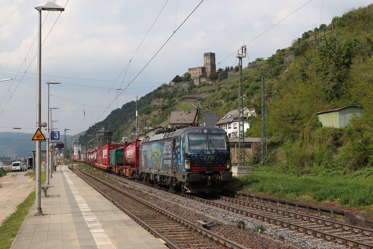 193 697 von  LTE  mit einem  KLV  am 3. Mai 202 bei Kaub am Rhein.