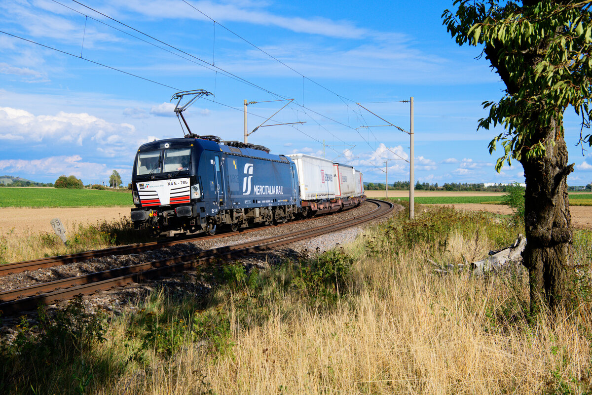 193 705 MRCE/Mercitalia Rail mit dem umgeleiteten Schenker KLV-Zug bei Uffenheim Richtung Würzburg, 