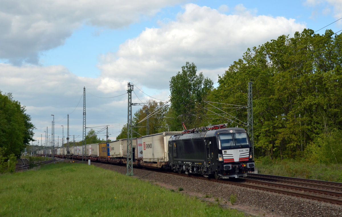 193 708 führte am 05.05.19 für die DB einen Schenker-KLV durch Muldenstein Richtung Bitterfeld.