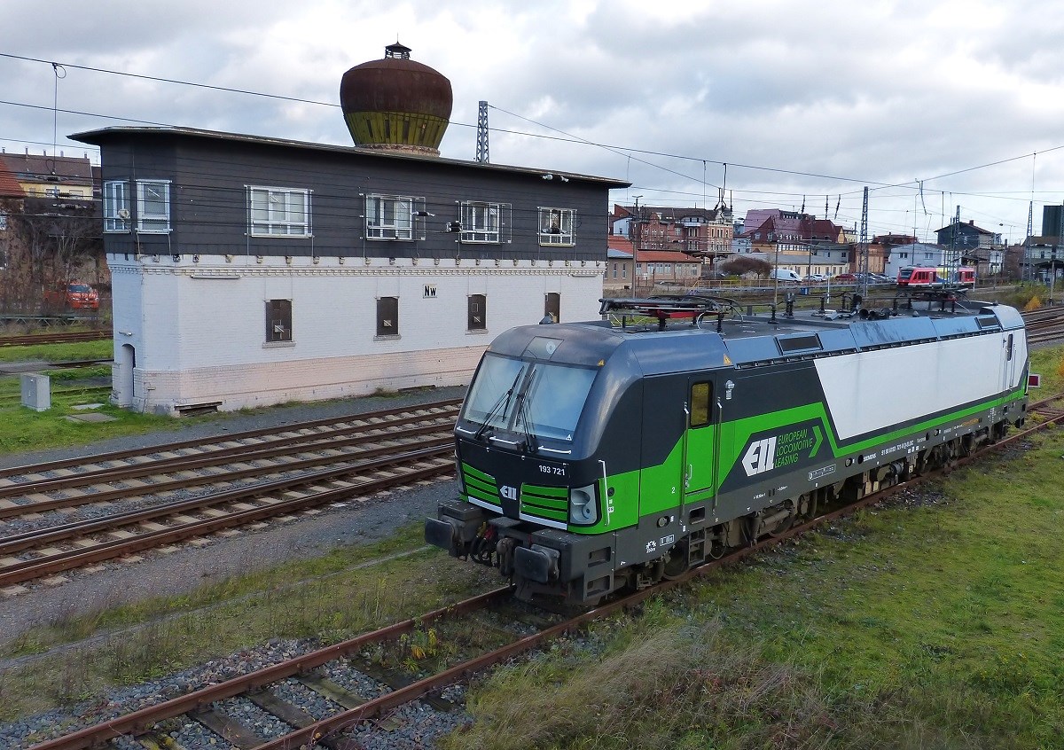 193 721 abgestellt in Nordhausen auf einem Nebengleis neben der Strecke. 29.11.2019