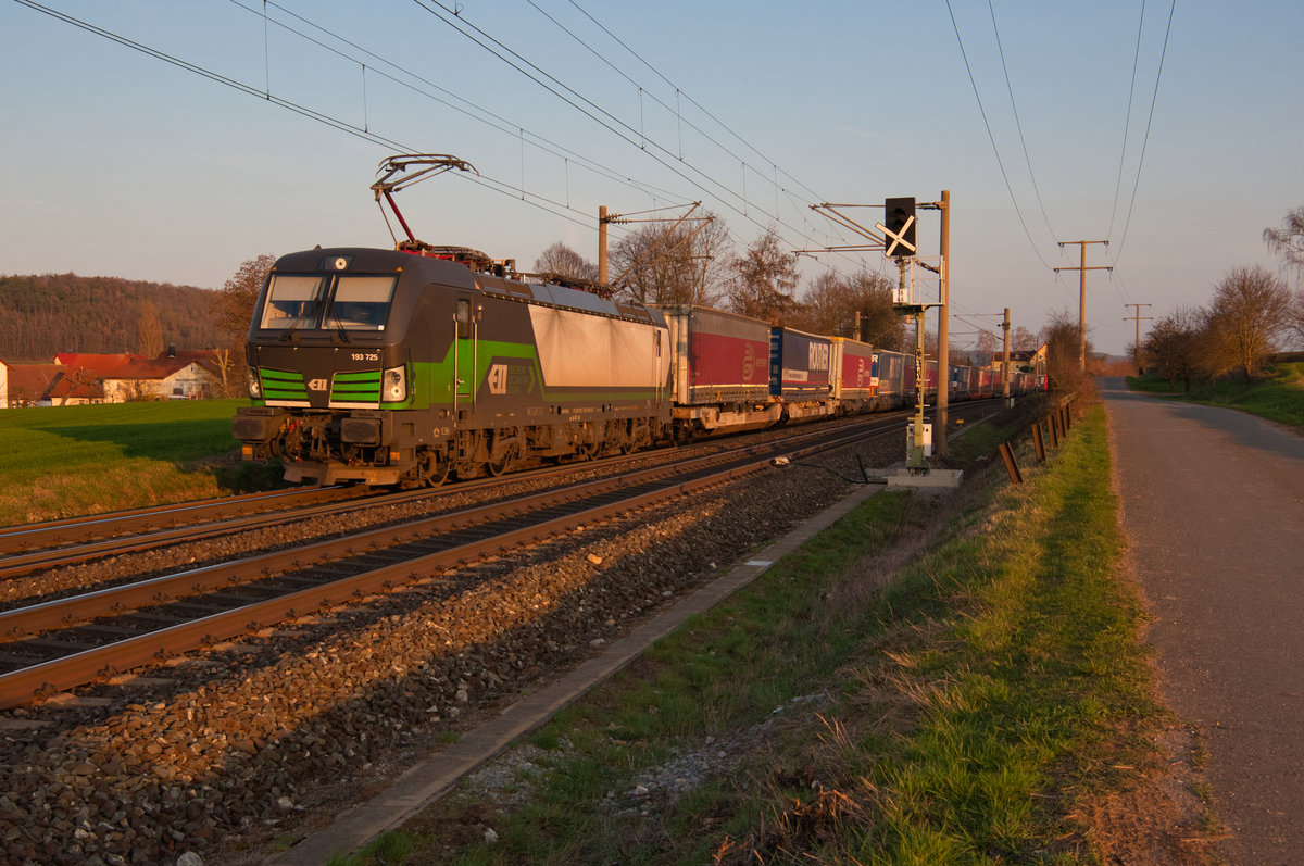 193 725 von ELL mit einem KLV-Zug bei Neustadt a. Aisch Richtung Würzburg, 30.03.2019