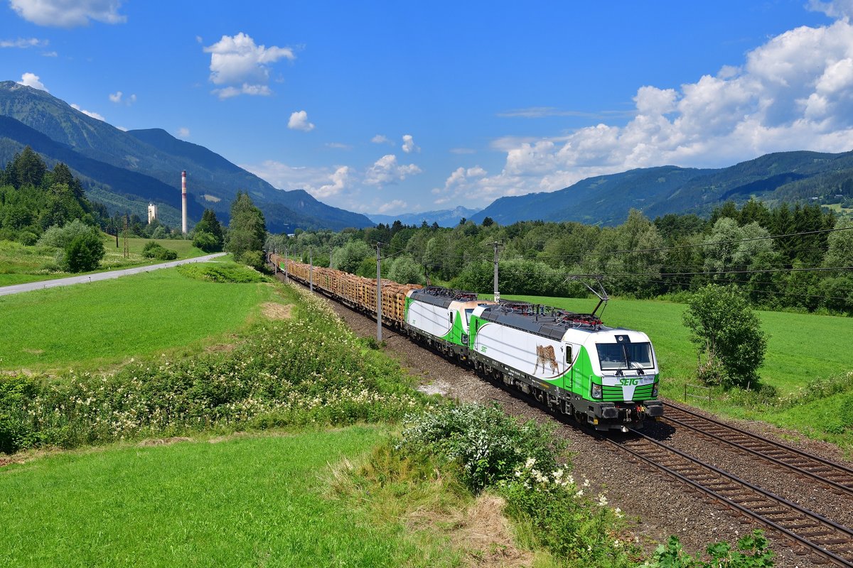 193 728 + 193 285 mit einem Holzzug am 21.07.2020 bei Trieben.