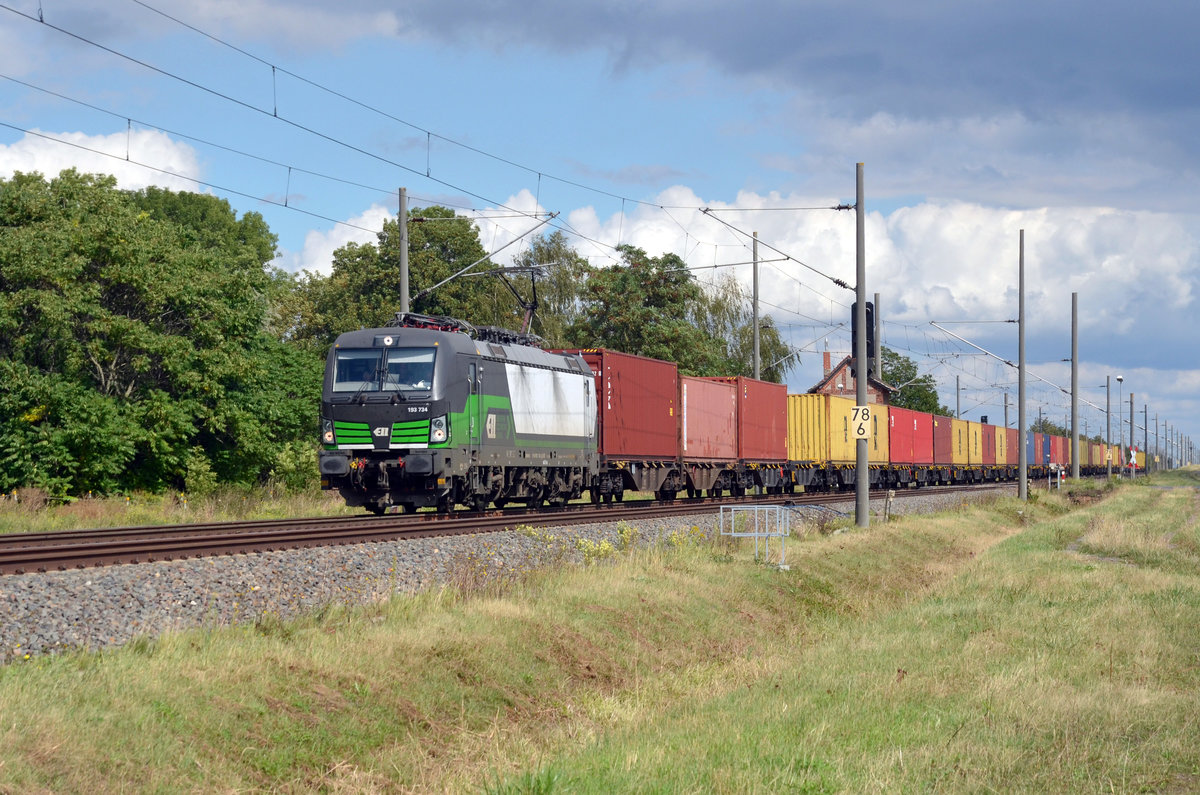 193 734 der ELL führte für die SETG am 06.09.20 einen Containerzug durch Braschwitz Richtung Halle(S). 