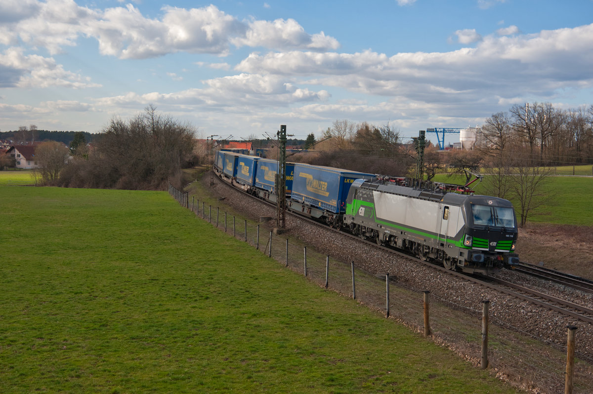 193 736 von ELL mit einem LKW-Walter KLV-Zug bei Postbauer-Heng Richtung Regensburg, 19.03.2019