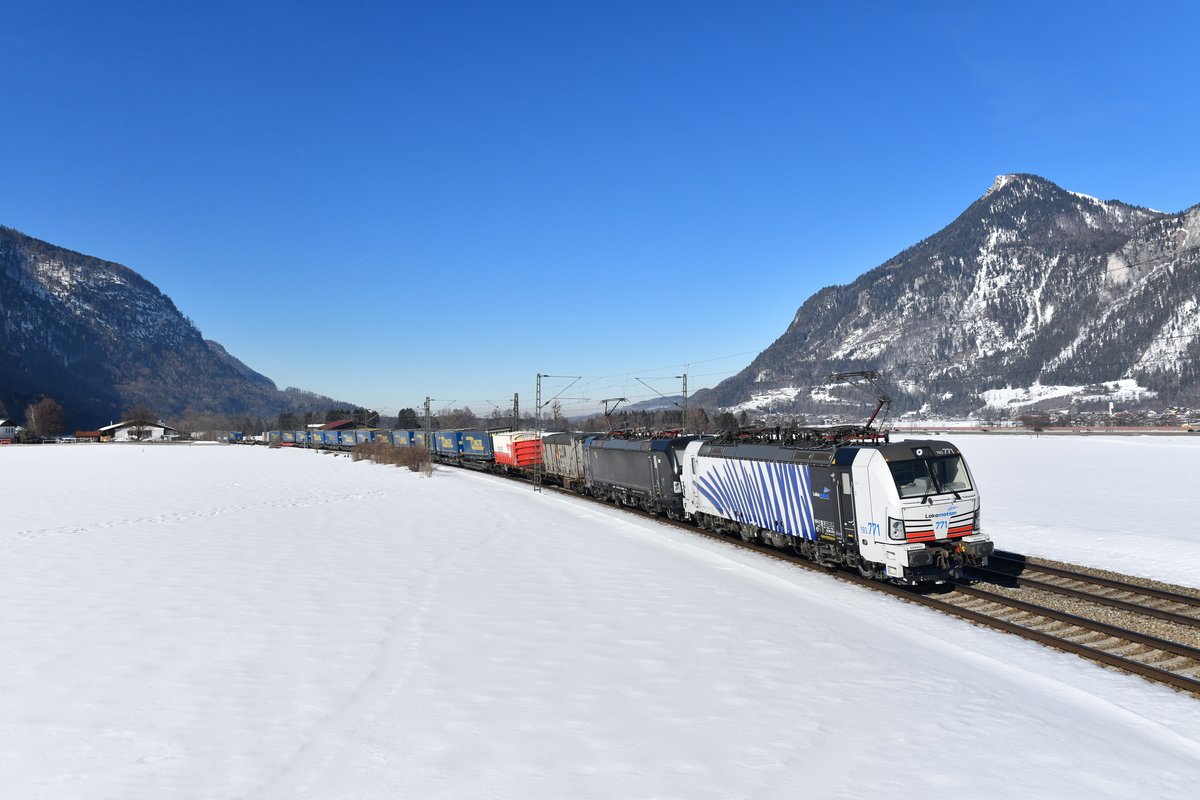 193 771 + 193 702 mit DGS 43129 am 16.02.2019 bei Niederaudorf. 