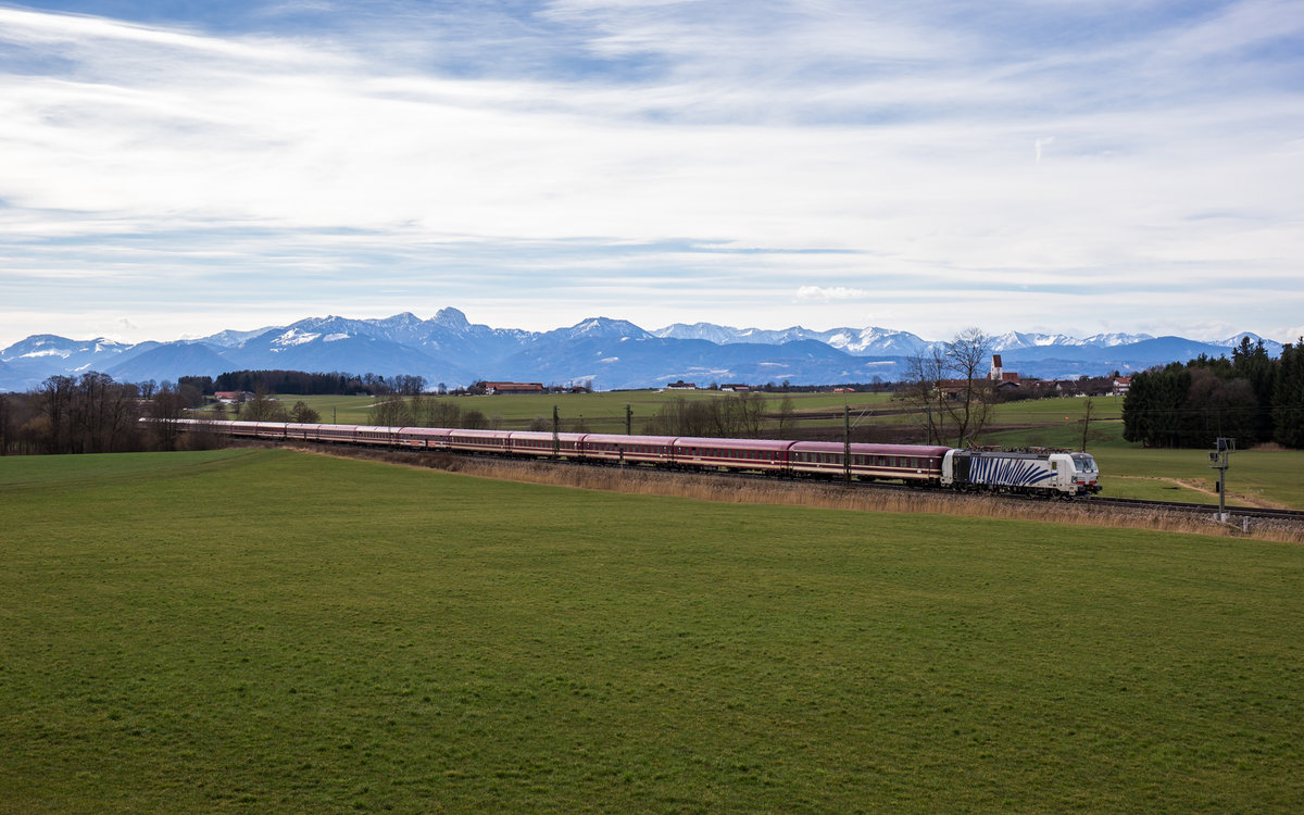 193 772 von Lokomotion fährt am 4. März 2017 mit dem Krokus-Express nach Den Haag, hier wurde der Zug vor Ostermünchen abgelichtet