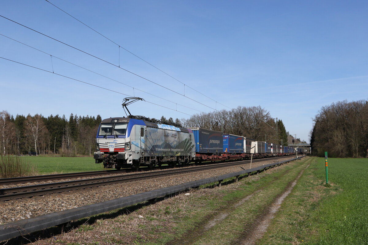 193 773  150 Jahre Brennerbahn  mit einem  Paneuropa-KLV  am 20. März 2024 bei Brannenburg im Inntal.