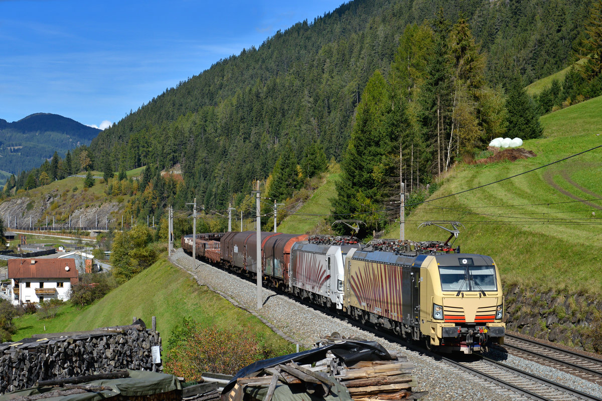 193 777 + 193 775 mit GAG 44221 am 07.10.2017 bei Wolf am Brenner. 