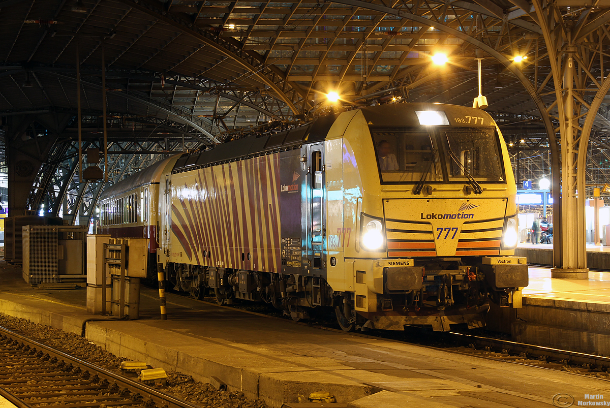 193 777, nun komplett beschriftet, am AKE50 nach Dortmund in Köln Hbf am 03.04.2018