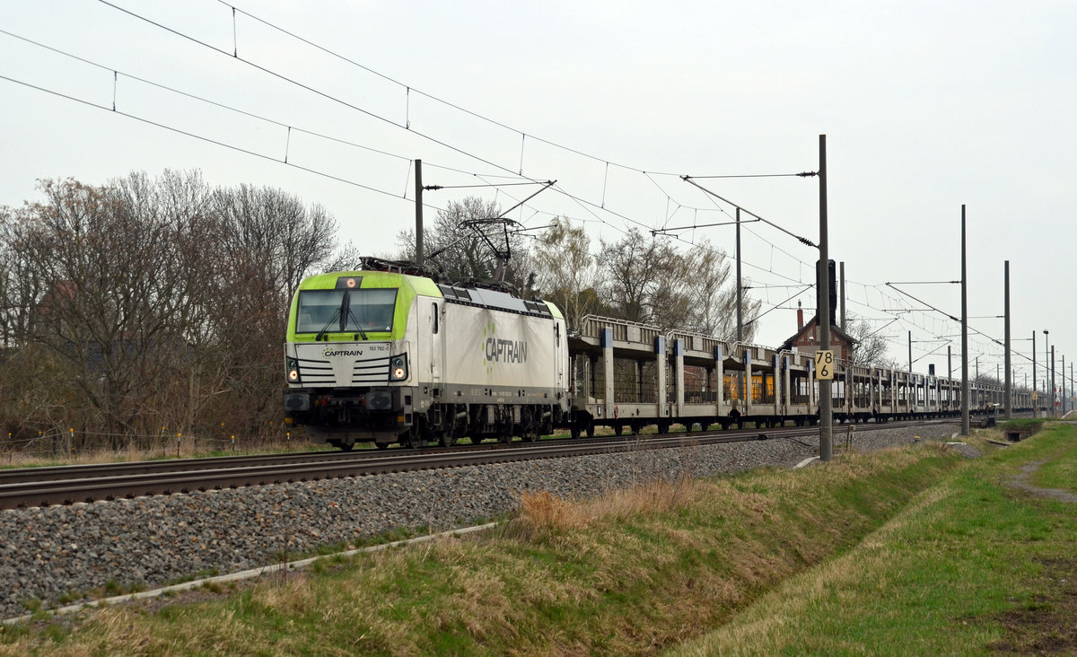 193 782 führte am 12.04.18 einen leeren BLG-Autozug durch Braschwitz Richtung Halle(S).