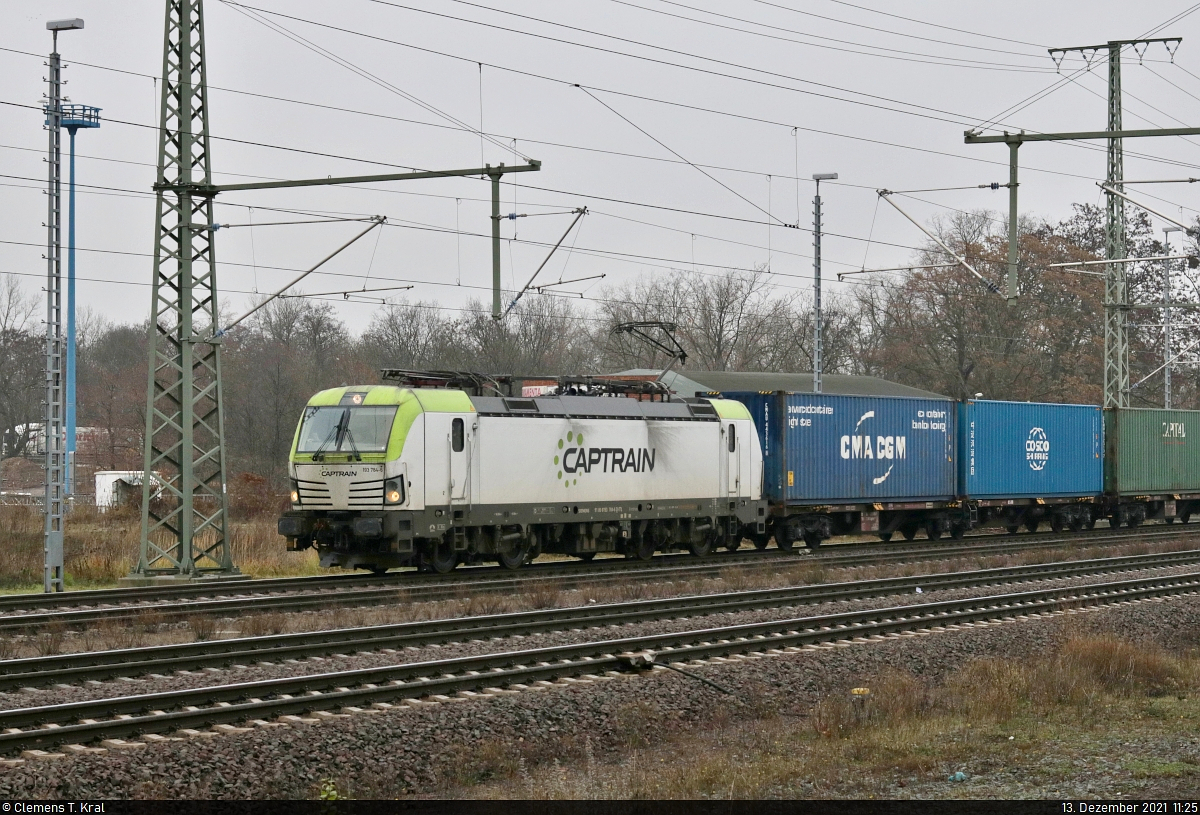 193 784-6 zieht Container durch Magdeburg Hbf Richtung Braunschweig.
Aufgenommen von Bahnsteig 7/8.

🧰 ITL Eisenbahngesellschaft mbH (ITL)
🕓 13.12.2021 | 11:25 Uhr