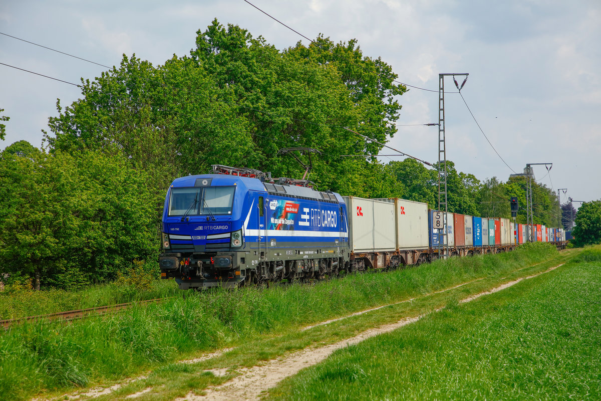 193 792 RTB Cargo mit Container in Dülken, am 19.05.2019.
