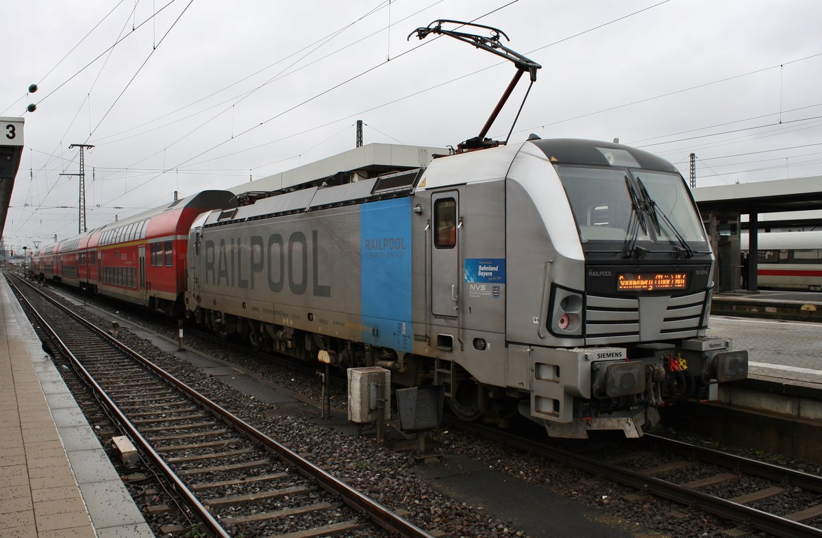 193 801-8 steht am 28.12.2017 mit dem RE4806 nach Sonneberg(Thür) Hauptbahnhof im Nürnberger Hauptbahnhof bereit. 