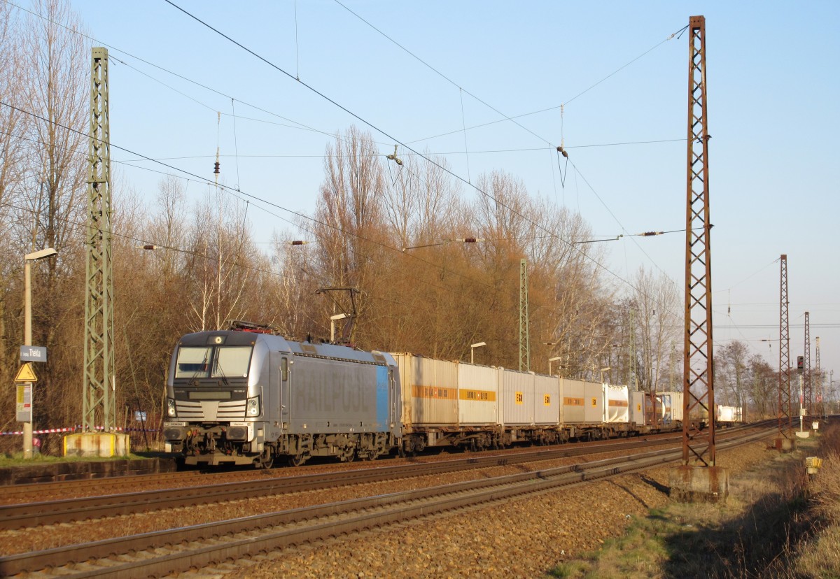 193 802-6 von Railpool zieht am 19.Mrz 2015 einen Containerzug durch Leipzig-Thekla in Richtung Leipzig-Mockau.