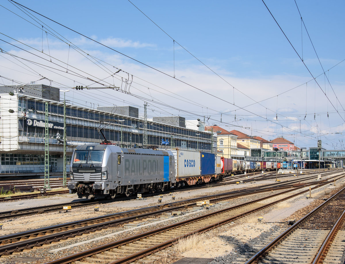 193 802 Railpool-WLC mit einem KLV in Richtung Nürnberg.Aufgenommen im Regensburger HBF am 25.6.2016.