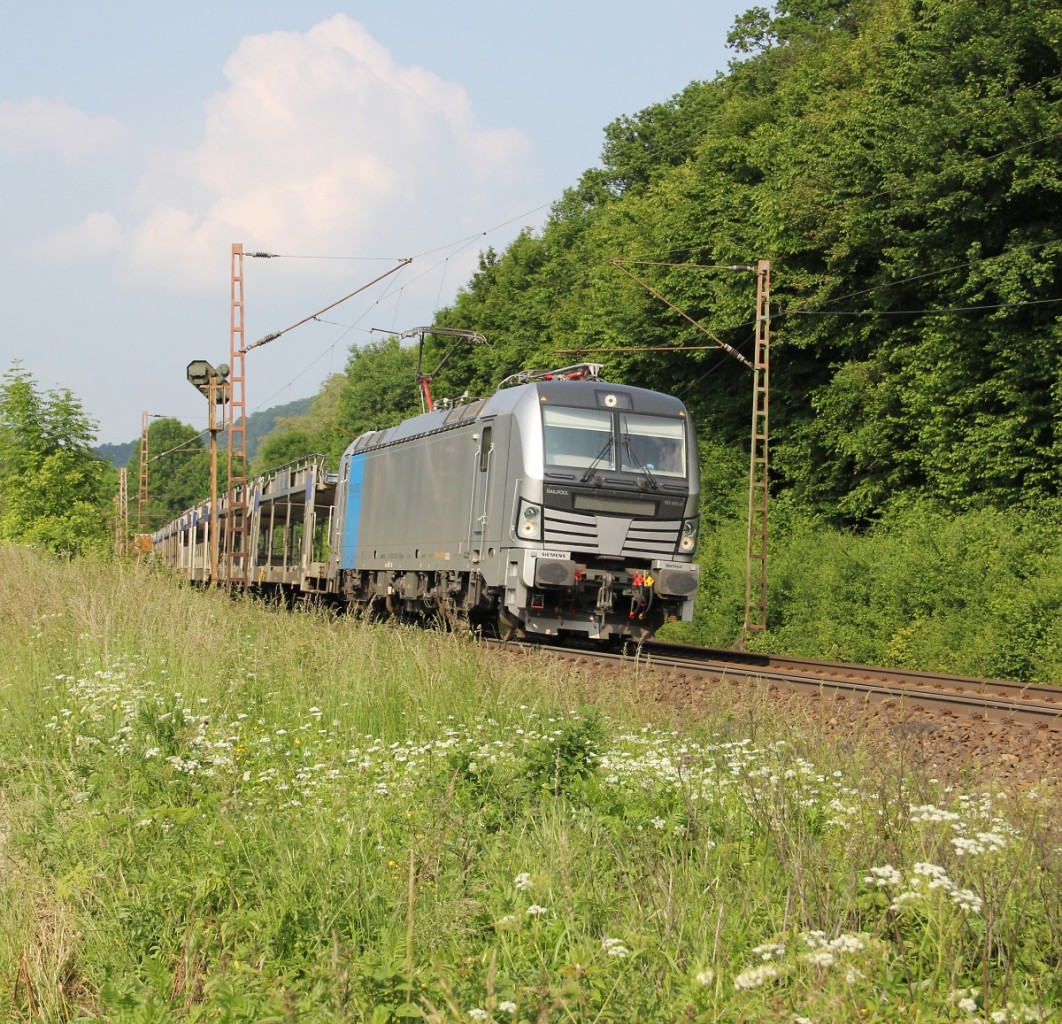 193 805-9 mit leeren Autotransportzug in Fahrtrichtung Sden. Aufgenommen am 11.06.2013 zischen Friedland(HAN) und Eichenberg.