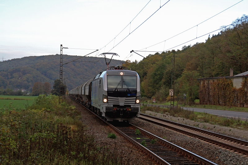 193 810 von Railpool verm an die Ruhrtalbahn am 23.10.14 in Gambach